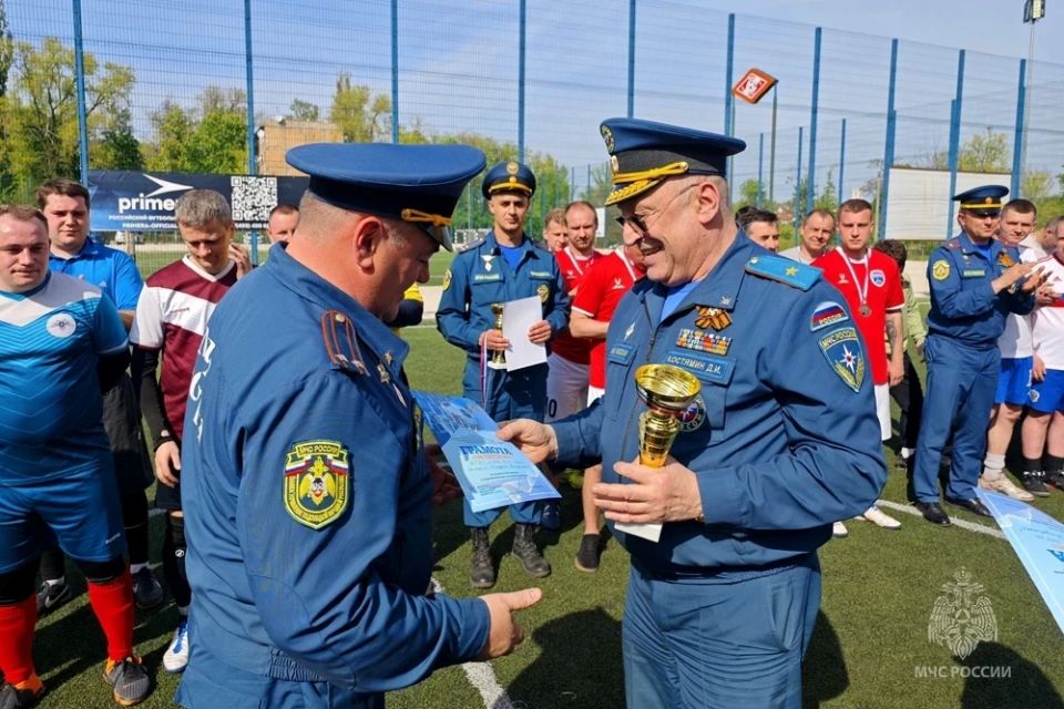 Отважные в жизни и в спорте: турнир по мини-футболу среди сотрудников МЧС России по ДНР Отважные в жизни и в спорте: турнир по мини-футболу среди сотрудников МЧС России по ДНР