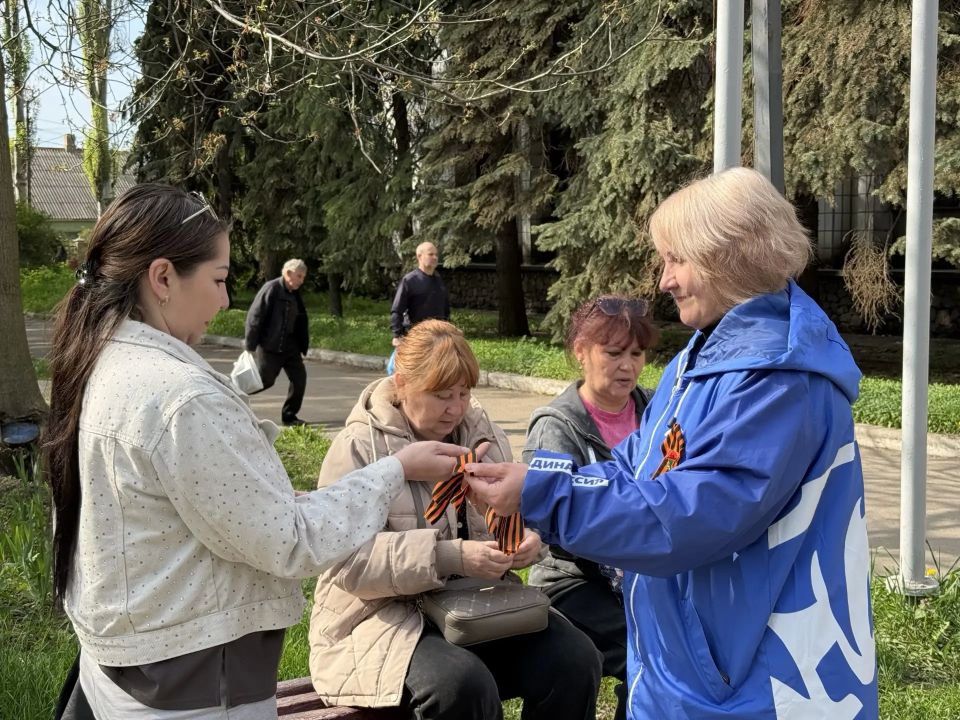 В Советском внутригородском районе городского округа Макеевка состоялась патриотическая акция «Лента памяти» В Советском внутригородском районе городского округа Макеевка состоялась патриотическая акция «Лента памяти»