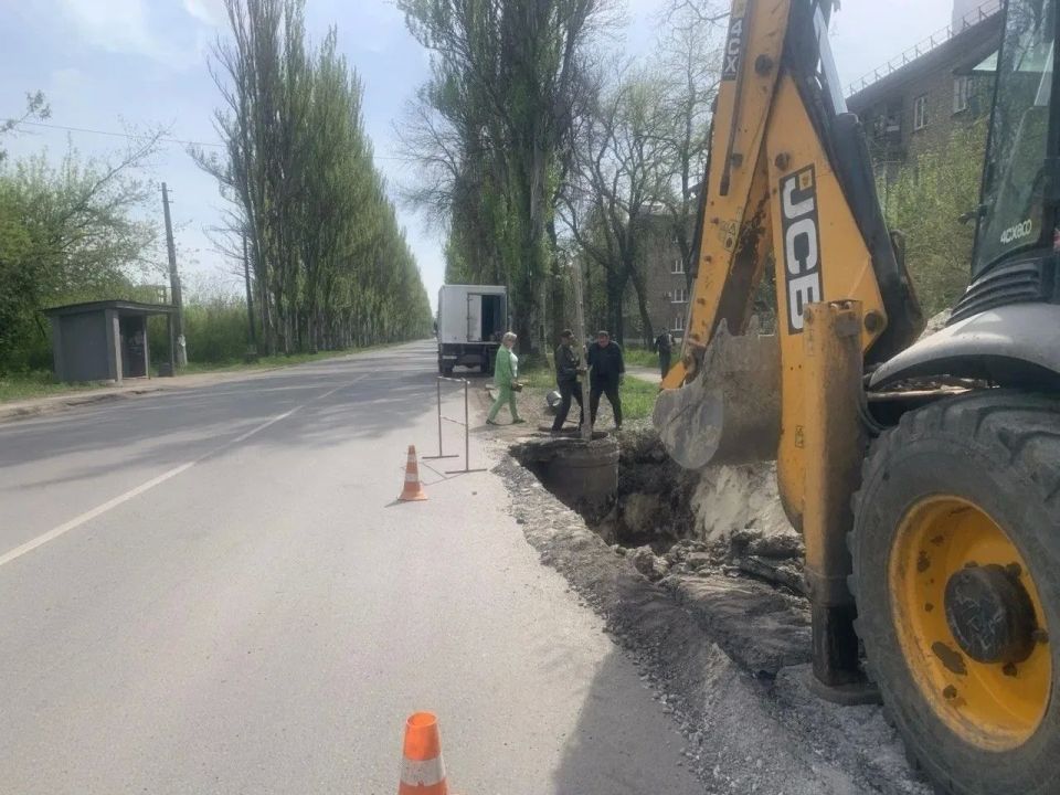 Сегодня, 7 мая в Червоногвардейском районе города Макеевки сотрудниками филиала Макеевского ПУВКХ ГУП ДНР «Вода Донбасса» осуществляются работы по устранению засора канализации возле домов № 48 по улице Малиновского, № 49 по... Сегодня, 7 мая в Червоногвардейском районе города Макеевки сотрудниками филиала Макеевского ПУВКХ ГУП ДНР «Вода Донбасса» осуществляются работы по устранению засора канализации возле домов № 48 по улице Малиновского, № 49 по...