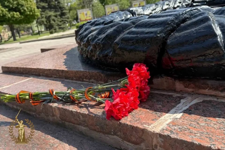 Весна Победы: память, гордость и цветы у Вечного огня Весна Победы: память, гордость и цветы у Вечного огня
