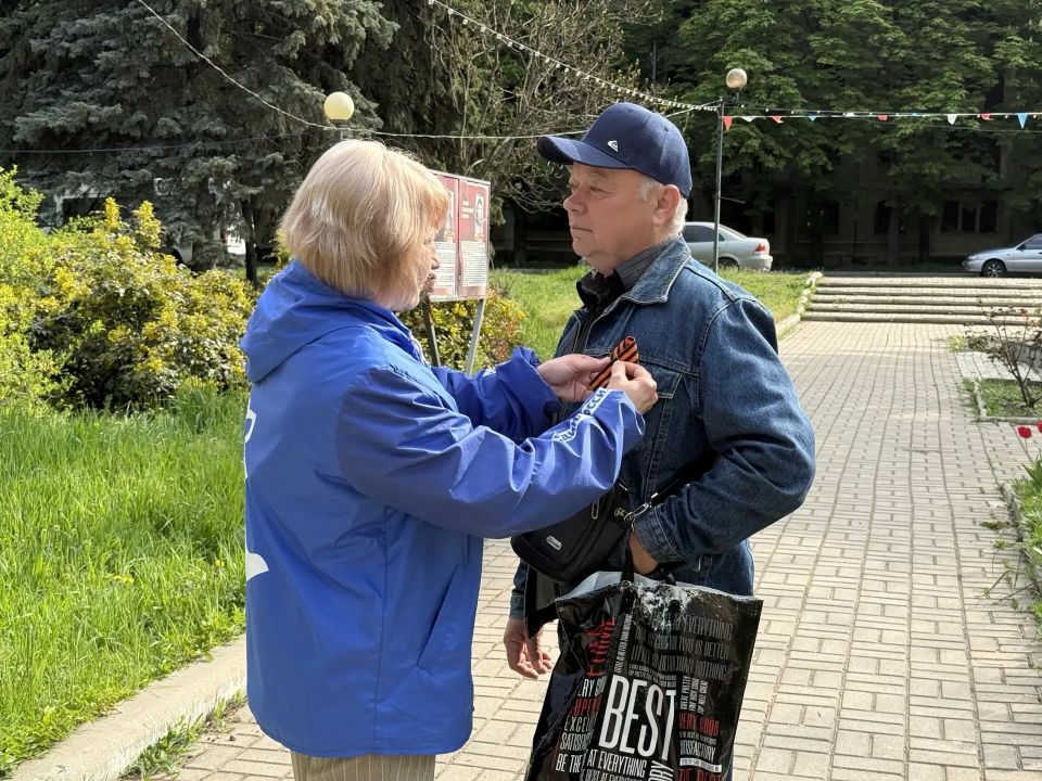 В Советском внутригородском районе городского округа Макеевка состоялась патриотическая акция «Лента памяти» В Советском внутригородском районе городского округа Макеевка состоялась патриотическая акция «Лента памяти»