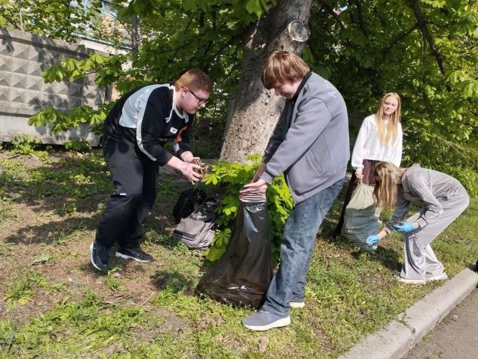 7 мая в Червоногвардейском районе состоялась значимая акция по благоустройству общественных пространств, ставшая частью партийного проекта «Единая Россия» — «Донбасс — наш дом» 7 мая в Червоногвардейском районе состоялась значимая акция по благоустройству общественных пространств, ставшая частью партийного проекта «Единая Россия» — «Донбасс — наш дом»