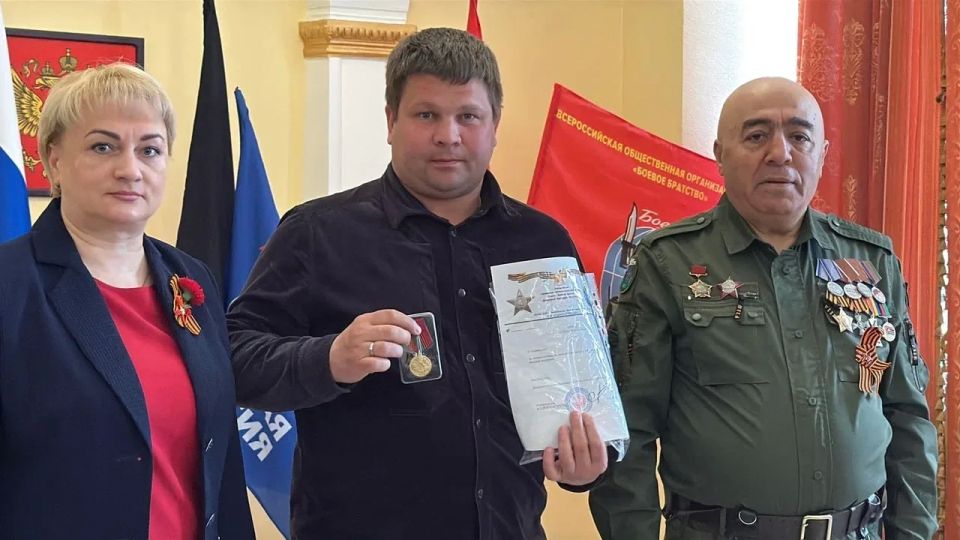 Юлия Крюкова и Дмитрий Плетень приняли участие в торжественной церемонии награждения в Харцызске, приуроченной ко Дню Победы Юлия Крюкова и Дмитрий Плетень приняли участие в торжественной церемонии награждения в Харцызске, приуроченной ко Дню Победы