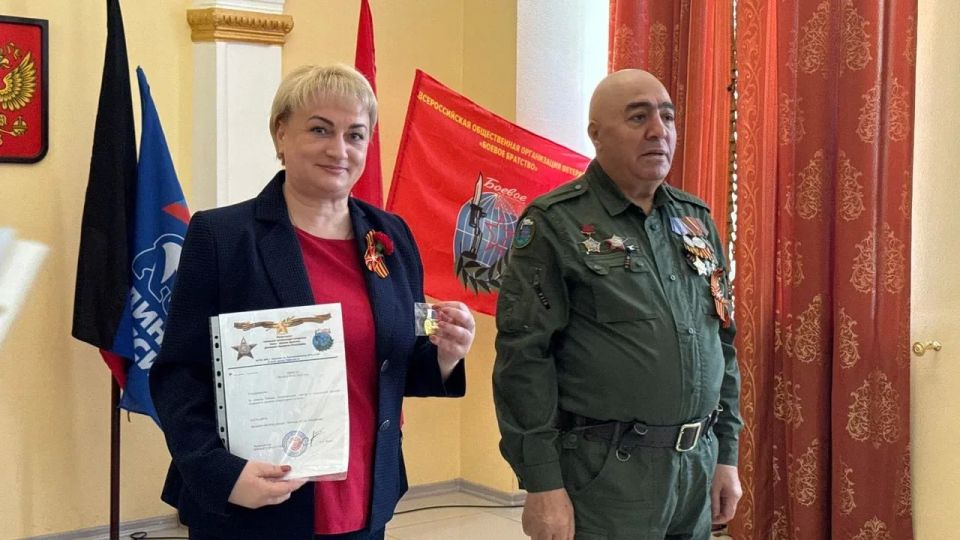 Юлия Крюкова и Дмитрий Плетень приняли участие в торжественной церемонии награждения в Харцызске, приуроченной ко Дню Победы Юлия Крюкова и Дмитрий Плетень приняли участие в торжественной церемонии награждения в Харцызске, приуроченной ко Дню Победы