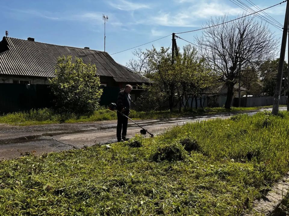 7 мая в Червоногвардейском районе состоялась значимая акция по благоустройству общественных пространств, ставшая частью партийного проекта «Единая Россия» — «Донбасс — наш дом» 7 мая в Червоногвардейском районе состоялась значимая акция по благоустройству общественных пространств, ставшая частью партийного проекта «Единая Россия» — «Донбасс — наш дом»