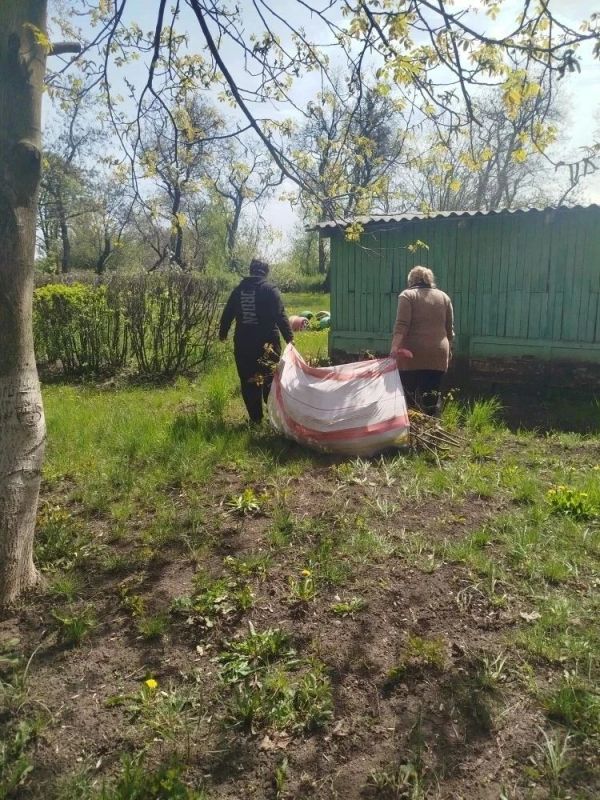 7 мая в Червоногвардейском районе состоялась значимая акция по благоустройству общественных пространств, ставшая частью партийного проекта «Единая Россия» — «Донбасс — наш дом» 7 мая в Червоногвардейском районе состоялась значимая акция по благоустройству общественных пространств, ставшая частью партийного проекта «Единая Россия» — «Донбасс — наш дом»