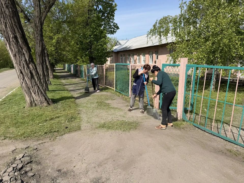 7 мая в Червоногвардейском районе состоялась значимая акция по благоустройству общественных пространств, ставшая частью партийного проекта «Единая Россия» — «Донбасс — наш дом» 7 мая в Червоногвардейском районе состоялась значимая акция по благоустройству общественных пространств, ставшая частью партийного проекта «Единая Россия» — «Донбасс — наш дом»