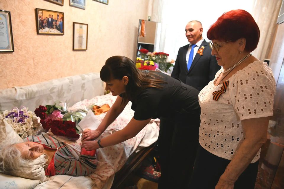 Поздравила наших дорогих ветеранов — Валентину Тимофеевну и Николая Павловича Поздравила наших дорогих ветеранов — Валентину Тимофеевну и Николая Павловича
