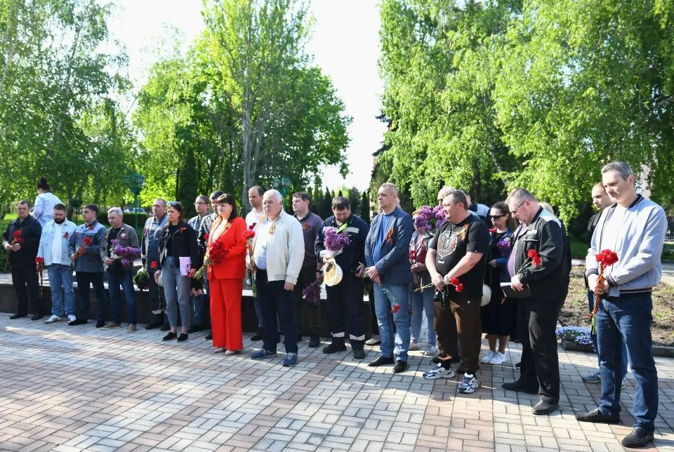 В канун Дня Победы я перебираю старые фотографии В канун Дня Победы я перебираю старые фотографии