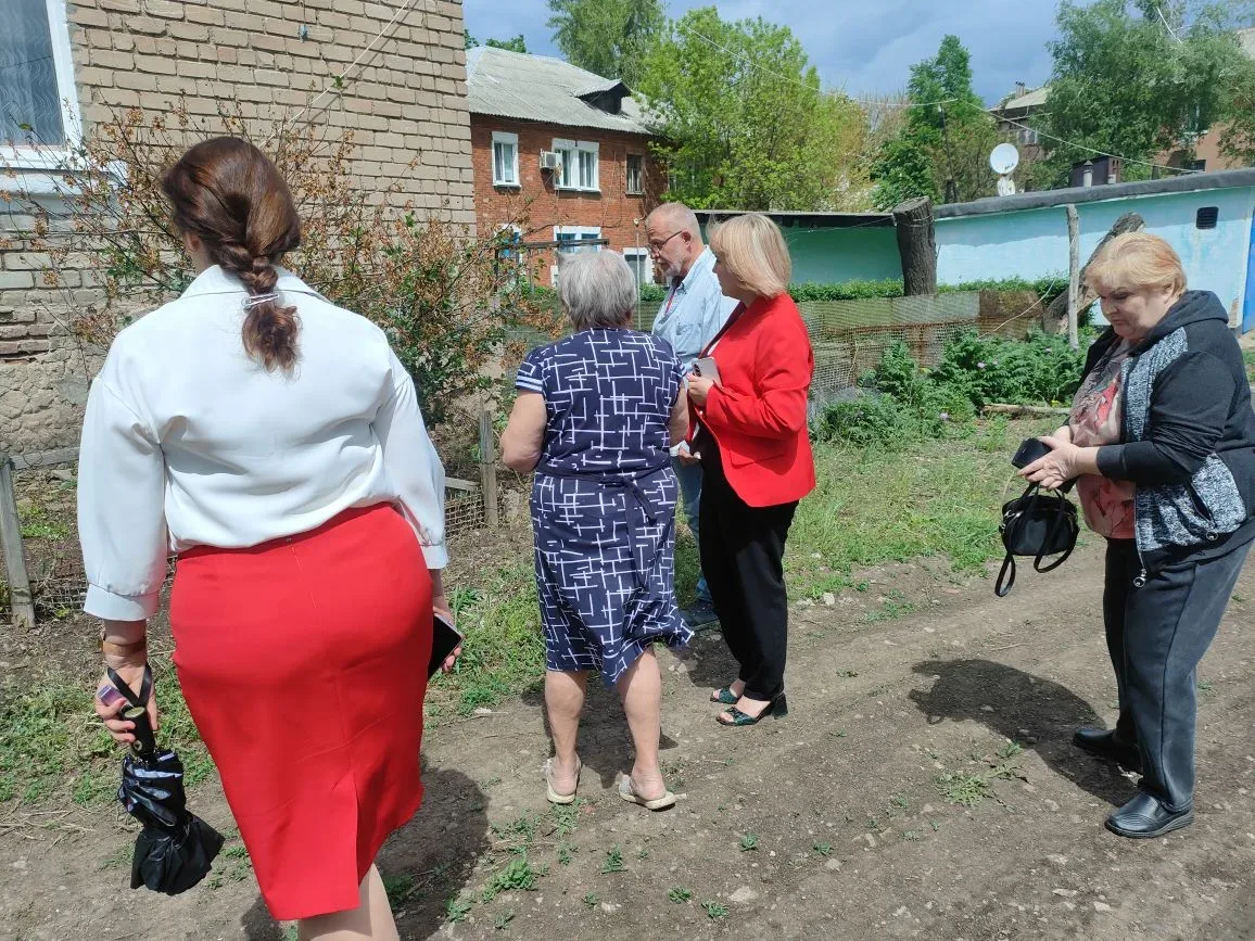 По инициативе Главы ДНР Дениса Пушилина, сегодня, 13 мая, спикер-активист, заместитель председателя Общественного совета муниципального образования г.о. Макеевка Павел Шакулин провел встречу с жителями района на... По инициативе Главы ДНР Дениса Пушилина, сегодня, 13 мая, спикер-активист, заместитель председателя Общественного совета муниципального образования г.о. Макеевка Павел Шакулин провел встречу с жителями района на...