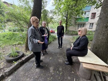 Во исполнение поручения Главы ДНР Дениса Пушилина, сегодня, 14 мая, спикер-активист, председатель ТОС «Ясиновец» Валентина Карпова провела встречу с жителями Кировского района на подведомственной территории по ул....