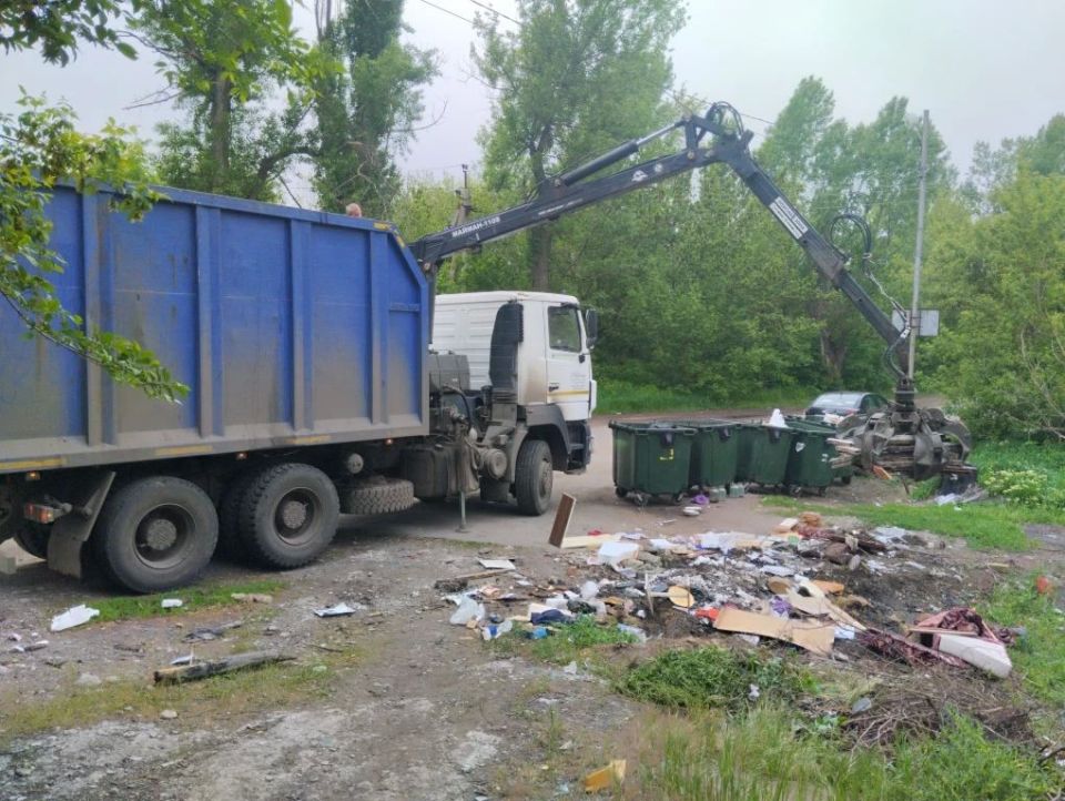 15 мая, с целью приведения территории в надлежащее санитарное состояние в Кировском внутригородском районе выполнены работы по вывозу крупногабаритных накоплений мусора на контейнерных площадках по адресам: ул. Чудская, д.... 15 мая, с целью приведения территории в надлежащее санитарное состояние в Кировском внутригородском районе выполнены работы по вывозу крупногабаритных накоплений мусора на контейнерных площадках по адресам: ул. Чудская, д....