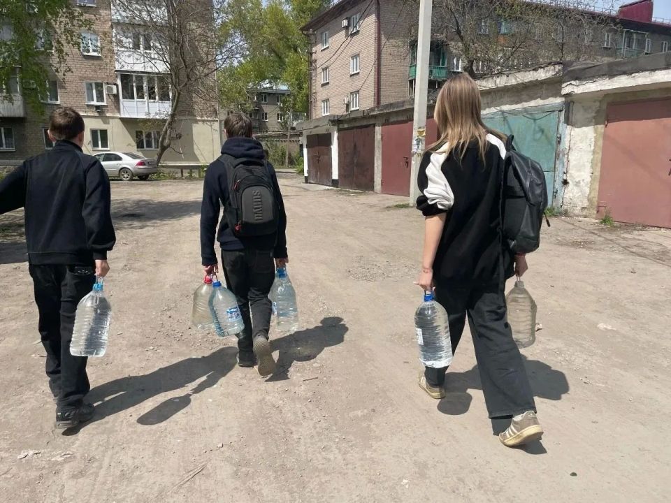20 мая ГБОУ "СШ 44 Г. О. МАКЕЕВКА" также приняла активное участие в акции "Маленькие добрые дела" 20 мая ГБОУ "СШ 44 Г. О. МАКЕЕВКА" также приняла активное участие в акции "Маленькие добрые дела"
