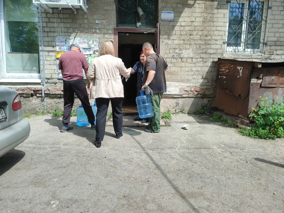 19 мая, в Кировском внутригородском районе города Макеевки прошла раздача предвыборной газеты среди жителей города