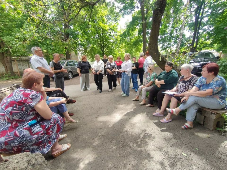 В рамках поручения Главы ДНР Дениса Пушилина, 21 мая, руководитель Управы Кировского внутригородского района Администрации городского округа Макеевка Донецкой Народной Республики Андрей Хорошко и депутат Народного Совета... В рамках поручения Главы ДНР Дениса Пушилина, 21 мая, руководитель Управы Кировского внутригородского района Администрации городского округа Макеевка Донецкой Народной Республики Андрей Хорошко и депутат Народного Совета...