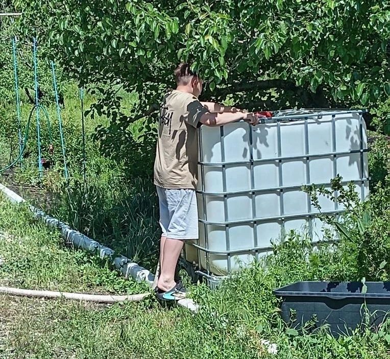 В Кировском внутригородском районе при поддержке региона-шефа Московская область продолжается подвоз воды для жителей домов, в которые в установленный графиком день не поступила вода В Кировском внутригородском районе при поддержке региона-шефа Московская область продолжается подвоз воды для жителей домов, в которые в установленный графиком день не поступила вода