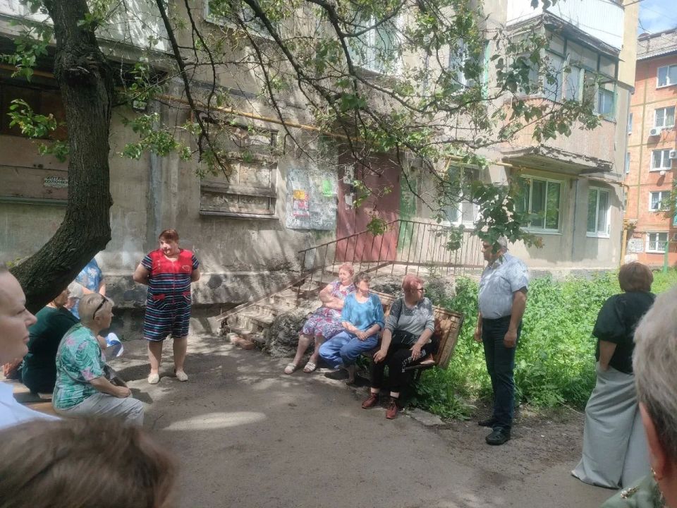 В рамках поручения Главы ДНР Дениса Пушилина, 21 мая, руководитель Управы Кировского внутригородского района Администрации городского округа Макеевка Донецкой Народной Республики Андрей Хорошко и депутат Народного Совета... В рамках поручения Главы ДНР Дениса Пушилина, 21 мая, руководитель Управы Кировского внутригородского района Администрации городского округа Макеевка Донецкой Народной Республики Андрей Хорошко и депутат Народного Совета...
