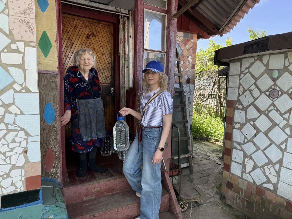 Активистка Единой России ПО № 551 приняла участие в акции «Маленькие добрые дела» Активистка Единой России ПО № 551 приняла участие в акции «Маленькие добрые дела»