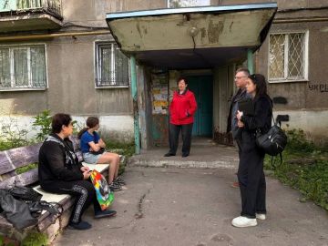 В Червоногвардейском районе прошла встреча с жителями жилого массива Калинина возле дома № 2 по улице Ботанической в рамках партийного проекта партии «Единая Россия» — «Управдом»