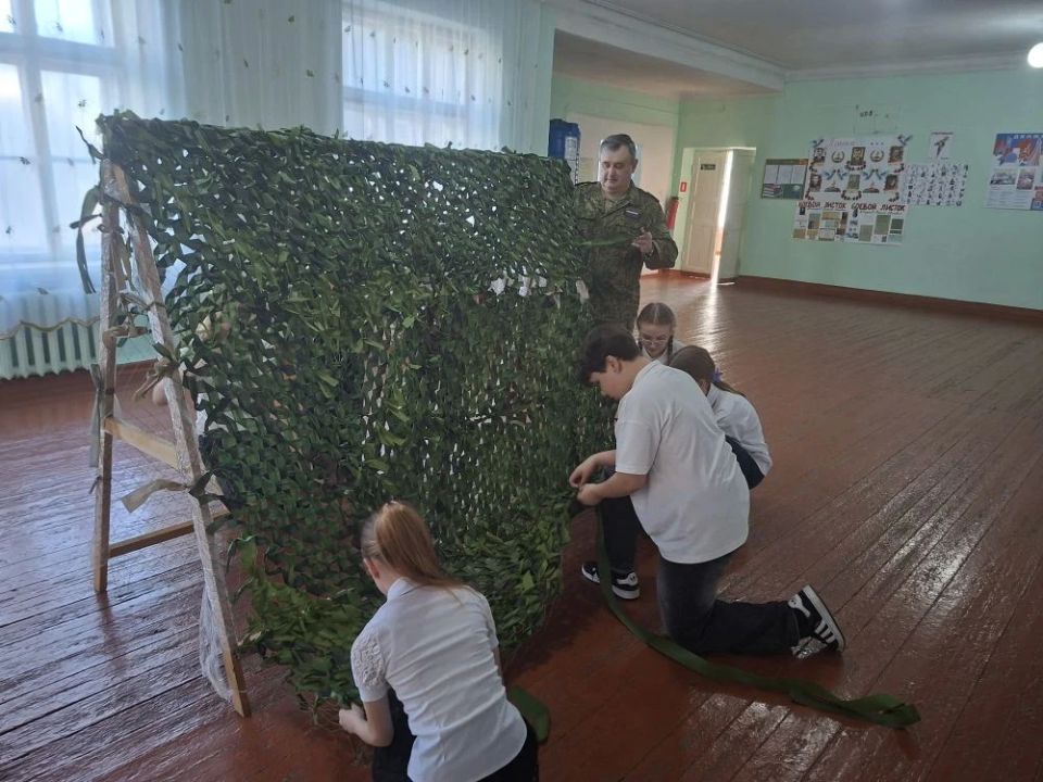 Учащиеся Средней школы № 102 с дошкольным образованием г.о. Макеевка и активисты ПО № 561 приняли участие в важной и доброй акции — «Маленькие добрые дела» Учащиеся Средней школы № 102 с дошкольным образованием г.о. Макеевка и активисты ПО № 561 приняли участие в важной и доброй акции — «Маленькие добрые дела»