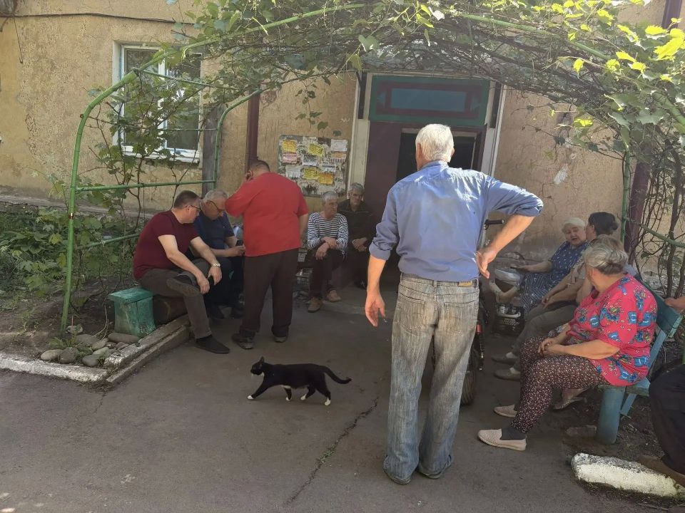 В Червоногвардейском районе прошла встреча с жителями жилого массива Восточный возле дома № 56 по улице Ферганской в рамках партийного проекта Единой России «Управдом» В Червоногвардейском районе прошла встреча с жителями жилого массива Восточный возле дома № 56 по улице Ферганской в рамках партийного проекта Единой России «Управдом»
