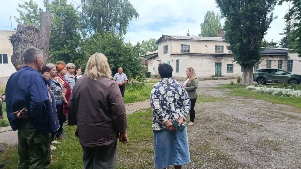 26 мая в Советском внутригородском районе состоялась встреча депутата городского совета Алены Трякиной с гражданами возле дома №1А по улице Кирова 26 мая в Советском внутригородском районе состоялась встреча депутата городского совета Алены Трякиной с гражданами возле дома №1А по улице Кирова