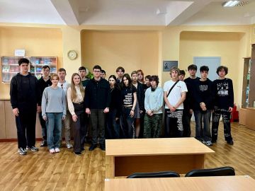 О чем говорят студенты?. Комитет по защите и соблюдению прав и интересов молодежи провел консультации для студентов Донецкого техникума моды и дизайна и Макеевского политехнического колледжа