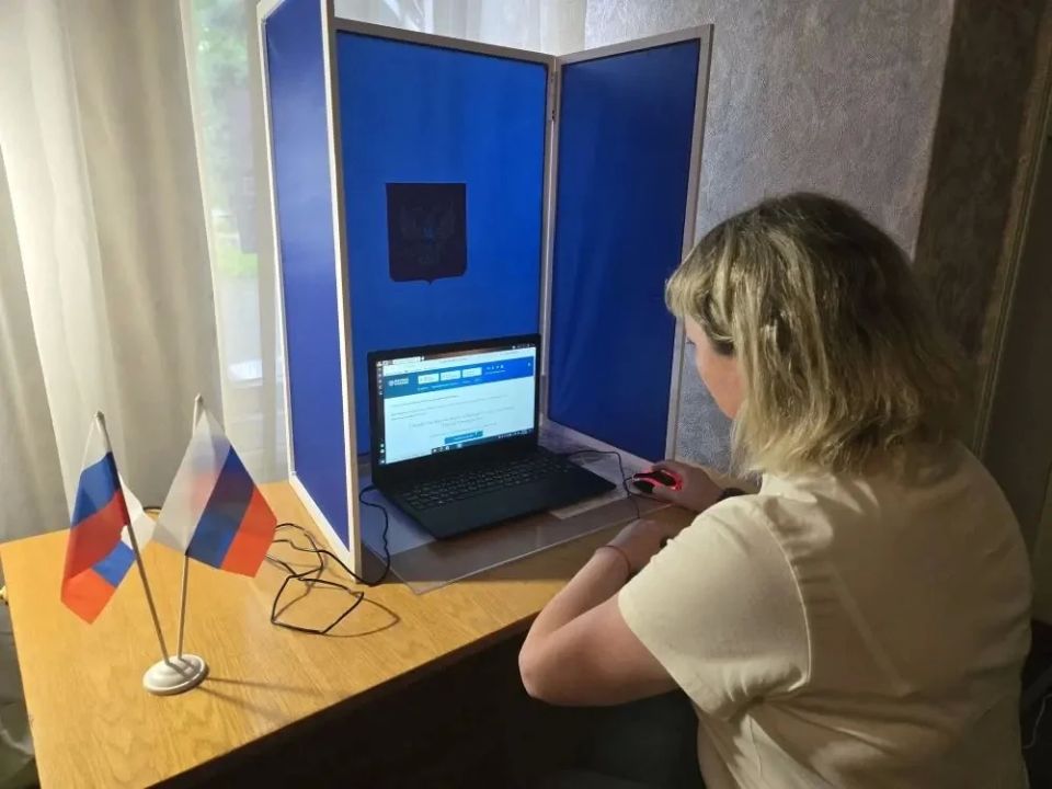 В Горняцком районе Макеевки стартовало электронное предварительное голосование «Единой России» В Горняцком районе Макеевки стартовало электронное предварительное голосование «Единой России»