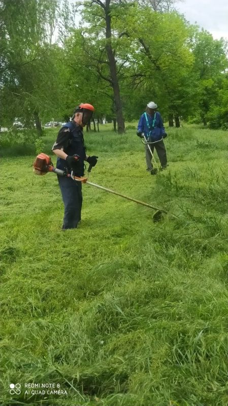 В Горняцком районе, в рамках акции “Добрые дела”, проведена работа по покосу травы В Горняцком районе, в рамках акции “Добрые дела”, проведена работа по покосу травы