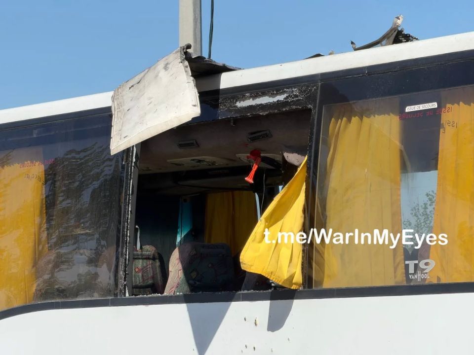 Родион Мирошник: Украинский дрон атаковал пассажирский автобус Макеевка - Севастополь в районе Еленовки вчера ночью Родион Мирошник: Украинский дрон атаковал пассажирский автобус Макеевка - Севастополь в районе Еленовки вчера ночью