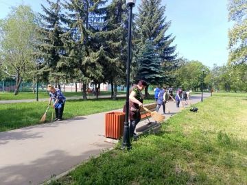В Горняцком районе сотрудники ГБОУ «Средняя школа № 34 городского округа Макеевка» и активисты первичных отделений № 516 и № 517 партии «Единая Россия» приняли участие в благотворительной акции «Маленькие добрые дела»