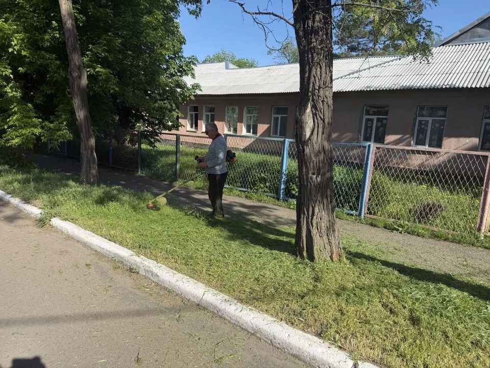 Сегодня, 28 мая в Червоногвардейском районе прошла важная акция по благоустройству общественных пространств в рамках партийного проекта «Единая Россия» — «Донбасс — наш дом» Сегодня, 28 мая в Червоногвардейском районе прошла важная акция по благоустройству общественных пространств в рамках партийного проекта «Единая Россия» — «Донбасс — наш дом»