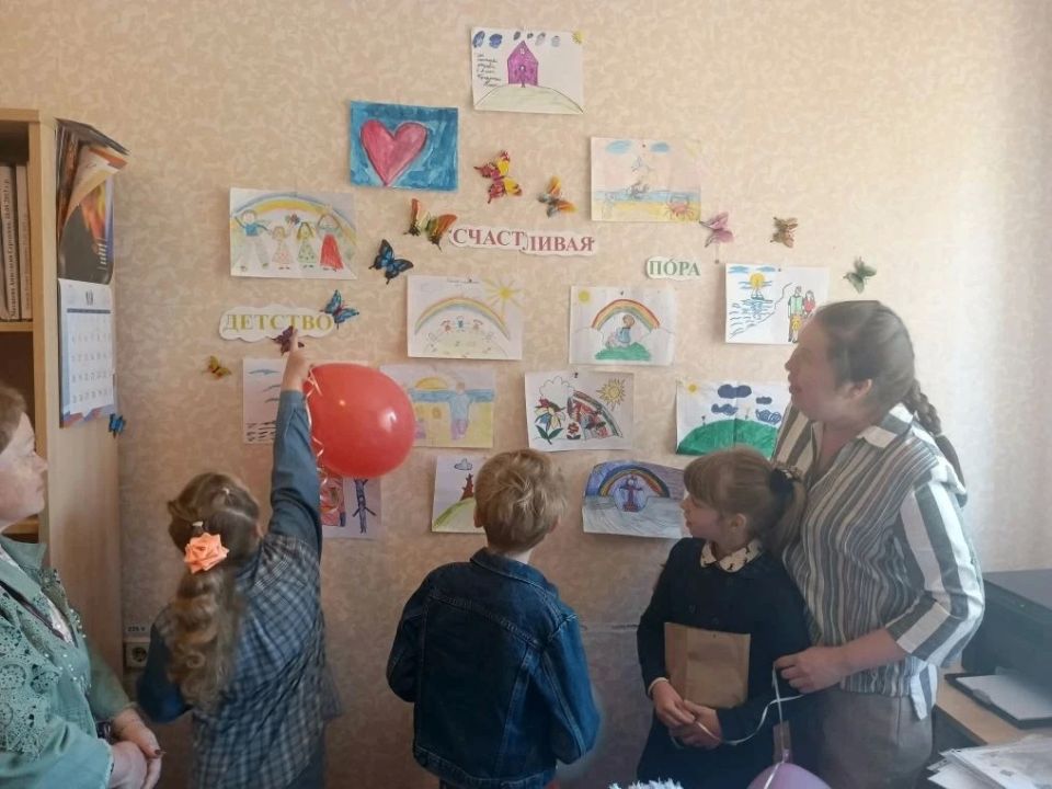 В Макеевка состоялась выставка детских рисунков под названием «Детство - счастливая пора» В Макеевка состоялась выставка детских рисунков под названием «Детство - счастливая пора»