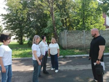 Сегодня, 10 июня в Червоногвардейском районе состоялась встреча депутат Макеевского городского совета ДНР Сергея Щетинина с жителями жилого массива Восточного на придомовой территории по улице ул. Больничная, 1А-2