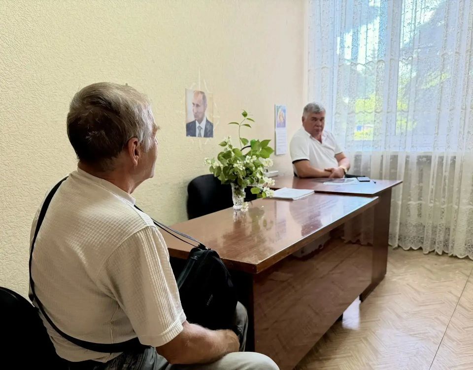 11 июня, в общественной приемной Партии «Единая Россия» в Управе Кировского внутригородского района Администрации городского округа Макеевка Донецкой Народной Республики состоялся прием граждан депутатом Макеевского... 11 июня, в общественной приемной Партии «Единая Россия» в Управе Кировского внутригородского района Администрации городского округа Макеевка Донецкой Народной Республики состоялся прием граждан депутатом Макеевского...