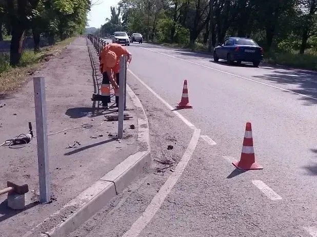 #СОДЕРЖАНИЕ_СВОД за сутки. На выходных дорожники продолжили обеспечивать порядок на дорогах общего пользования установили новые дорожные знаки на автомобильных дорогах: #СОДЕРЖАНИЕ_СВОД за сутки. На выходных дорожники продолжили обеспечивать порядок на дорогах общего пользования установили новые дорожные знаки на автомобильных дорогах: