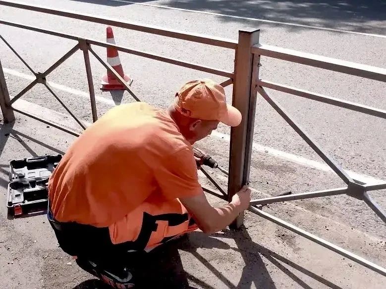 #СОДЕРЖАНИЕ_СВОД за сутки. На выходных дорожники продолжили обеспечивать порядок на дорогах общего пользования установили новые дорожные знаки на автомобильных дорогах: #СОДЕРЖАНИЕ_СВОД за сутки. На выходных дорожники продолжили обеспечивать порядок на дорогах общего пользования установили новые дорожные знаки на автомобильных дорогах: