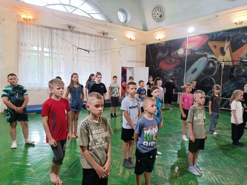 10 июня в стенах ДК им. Воровского ребята из пришкольных лагерей окунулись в волшебный мир народной хореографии! 10 июня в стенах ДК им. Воровского ребята из пришкольных лагерей окунулись в волшебный мир народной хореографии!