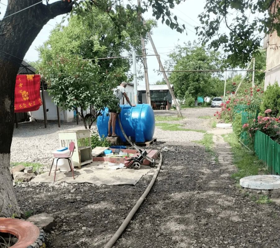 17 июня, в Кировском внутригородском районе при поддержке региона-шефа Московская область согласно поступившим заявкам произведен подвоз воды для жителей в жилом массиве «Путь Ильича» 17 июня, в Кировском внутригородском районе при поддержке региона-шефа Московская область согласно поступившим заявкам произведен подвоз воды для жителей в жилом массиве «Путь Ильича»
