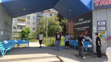 Недавно на остановочном павильоне Макеевка Западная была проведена масштабная уборка и покраска