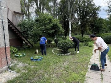 Сегодня, 18 июня в Червоногвардейском районе прошла акция по благоустройству общественных территорий, организованная в рамках партийного проекта Единой России «Донбасс — наш дом»