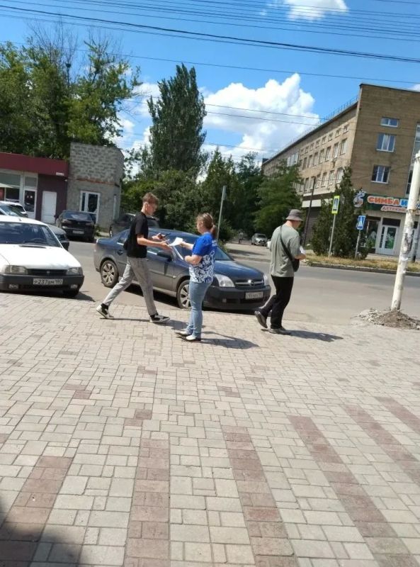 Сегодня, 19 июня, в Червоногвардейском районе Макеевки прошла значимая акция «Улица Героев», организованная активистами местного отделения партии «Единая Россия» Сегодня, 19 июня, в Червоногвардейском районе Макеевки прошла значимая акция «Улица Героев», организованная активистами местного отделения партии «Единая Россия»