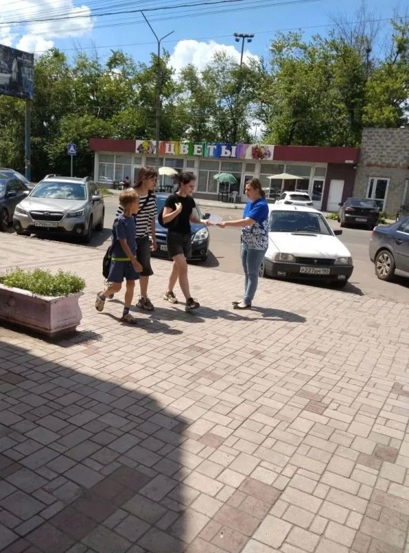 Сегодня, 19 июня, в Червоногвардейском районе Макеевки прошла значимая акция «Улица Героев», организованная активистами местного отделения партии «Единая Россия» Сегодня, 19 июня, в Червоногвардейском районе Макеевки прошла значимая акция «Улица Героев», организованная активистами местного отделения партии «Единая Россия»
