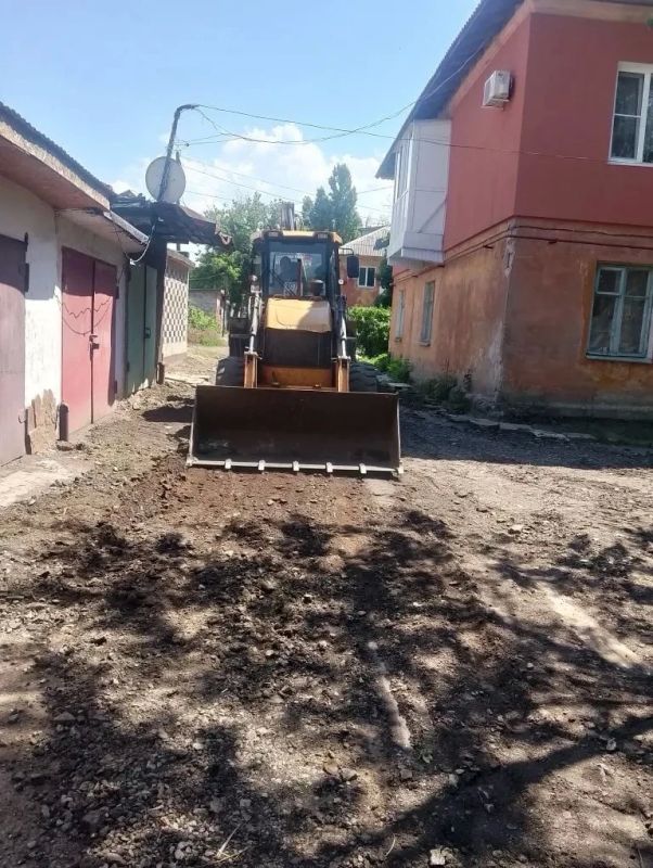 В рамках реагирования на обращения граждан, филиалом «Макеевкатеплосеть» ГУП ДНР «Донбасстеплоэнерго» произведена обратная засыпка, планировка асфальтного покрытия после замены теплотрассы по улице Раздольная, возле д.... В рамках реагирования на обращения граждан, филиалом «Макеевкатеплосеть» ГУП ДНР «Донбасстеплоэнерго» произведена обратная засыпка, планировка асфальтного покрытия после замены теплотрассы по улице Раздольная, возле д....