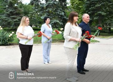 22 июня, в день, когда 85 лет назад началась Великая Отечественная война, у мемориала Вечного огня и Памятника советских воинов в Макеевке приняла участие в возложении цветов вместе с врип главы муниципального образования...