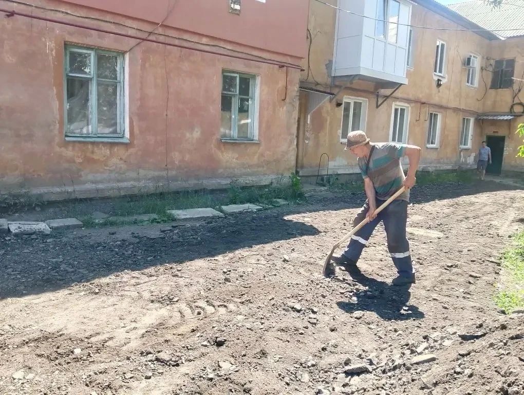 В рамках реагирования на обращения граждан, филиалом «Макеевкатеплосеть» ГУП ДНР «Донбасстеплоэнерго» произведена обратная засыпка, планировка асфальтного покрытия после замены теплотрассы по улице Раздольная, возле д.... В рамках реагирования на обращения граждан, филиалом «Макеевкатеплосеть» ГУП ДНР «Донбасстеплоэнерго» произведена обратная засыпка, планировка асфальтного покрытия после замены теплотрассы по улице Раздольная, возле д....