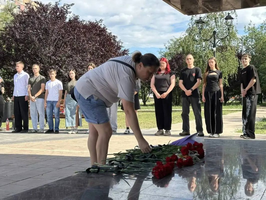 В Горняцком районе почтили память героев у танка «Макеевский школьник» В Горняцком районе почтили память героев у танка «Макеевский школьник»
