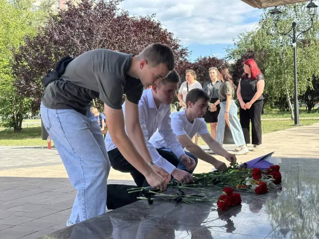 В Горняцком районе почтили память героев у танка «Макеевский школьник» В Горняцком районе почтили память героев у танка «Макеевский школьник»