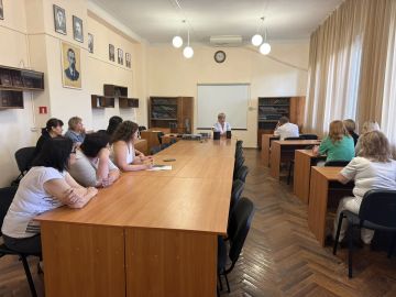 Заместитель главы Администрации городского округа Макеевка Ирина Сидякина провела встречу с населением на подведомственной территории по адресу: г. Макеевка, ул. Лихачева, 60