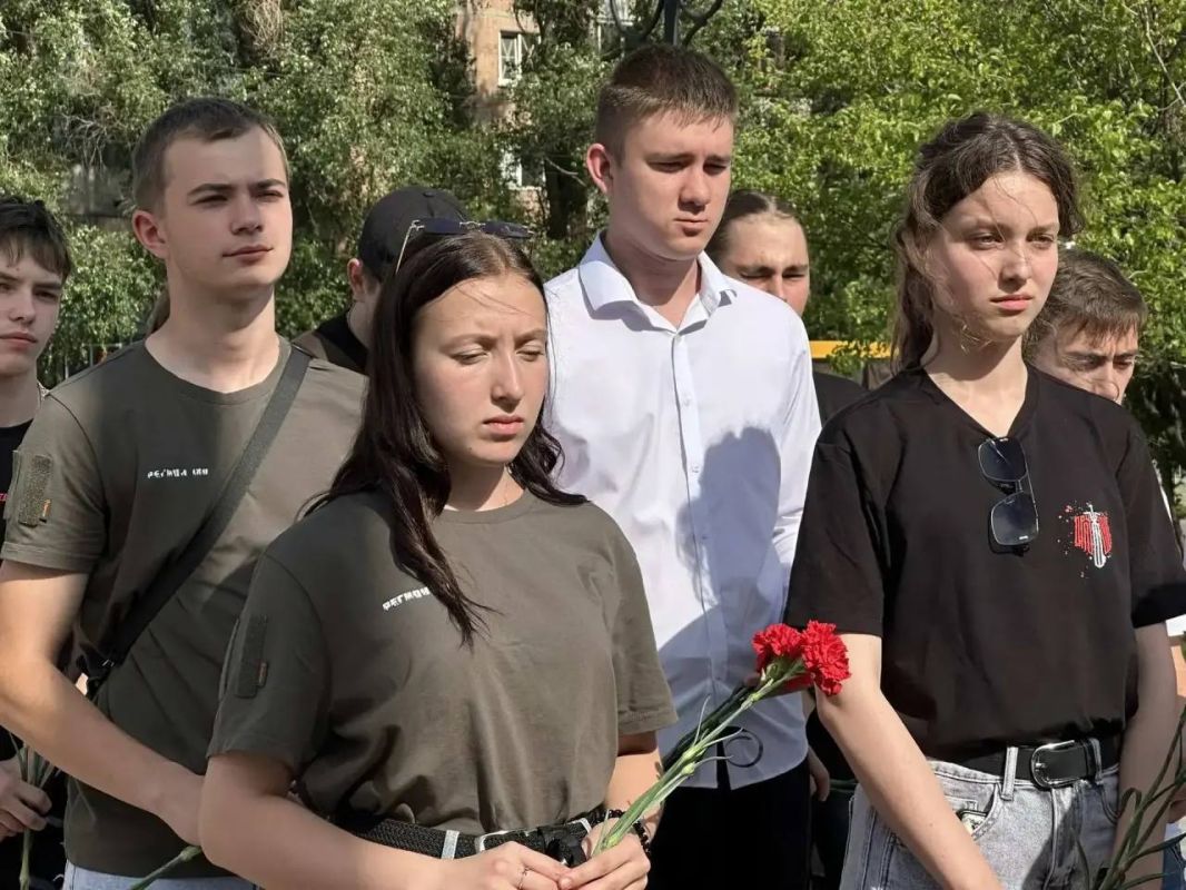 В Горняцком районе почтили память героев у танка «Макеевский школьник» В Горняцком районе почтили память героев у танка «Макеевский школьник»